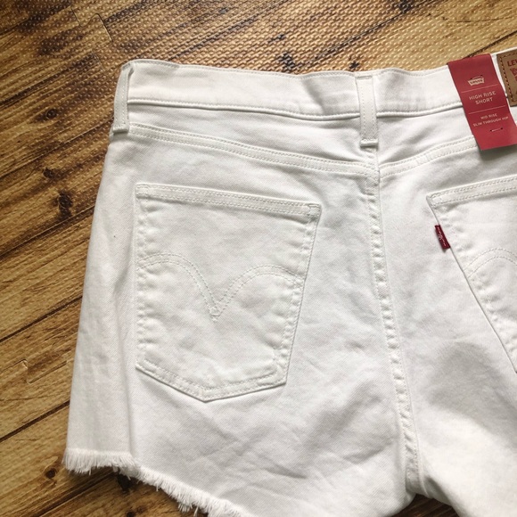 NWT Levi’s high rise white shorts 10/W30 14/W32 - Picture 3 of 7